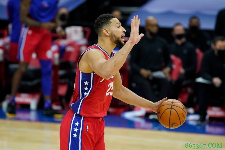 砍……砍他？西蒙斯首轮至今罚球一共9罚0中