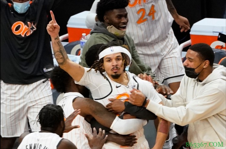 友谊第一！活塞对阵魔术 活塞7人缺席&魔术8人缺席