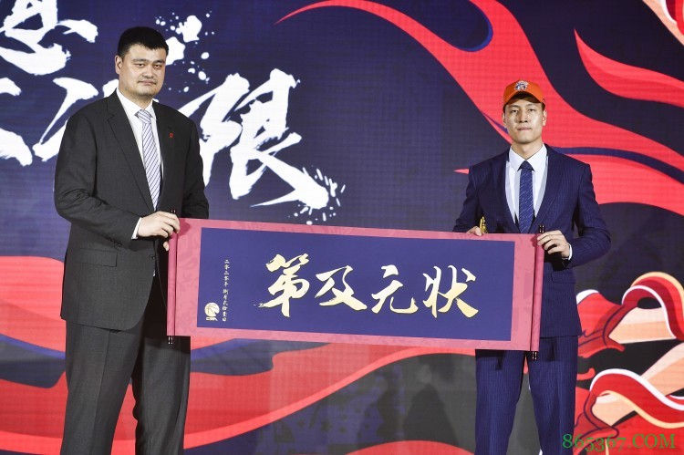 区俊炫：新秀赛季给自己打60分 选秀试训广东被阿日打爆是假新闻