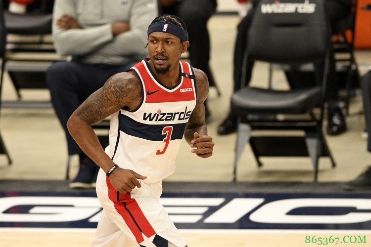 追分时刻连续命中高难度三分 比尔砍全场最高42分憾负雄鹿