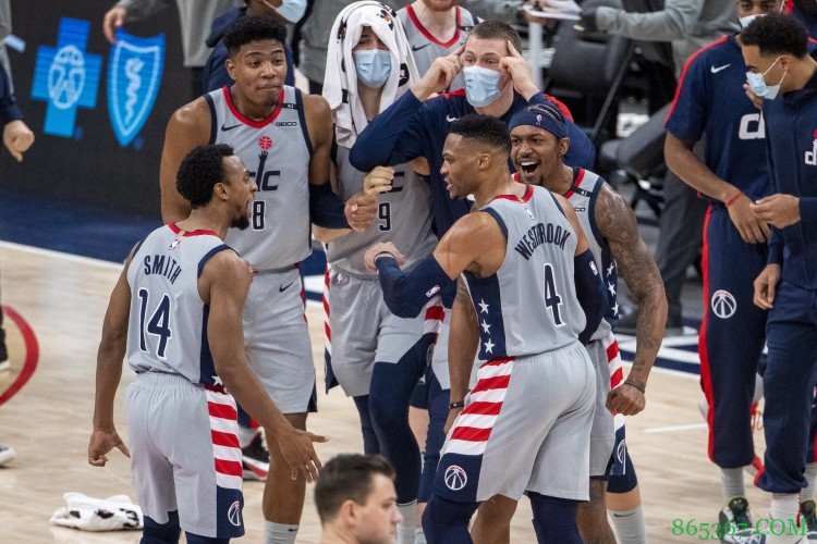 海伍德:比尔威少后场组合目前联盟最佳 没人希望首轮对上他们