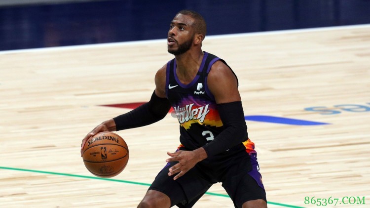 蒙蒂:是我没让保罗上太久 因为我看到他一直捂着肩膀