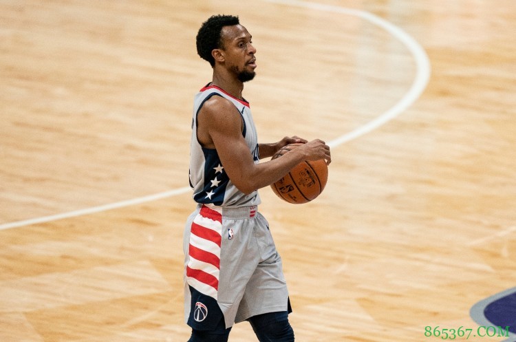 伊斯梅尔-史密斯:曾认为大O的纪录不会被打破 本场比尔打得英勇