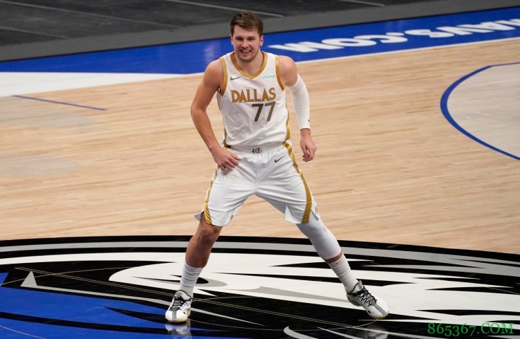 东契奇谈德克在场边观战：这很特别 他在达拉斯是值得仰望的