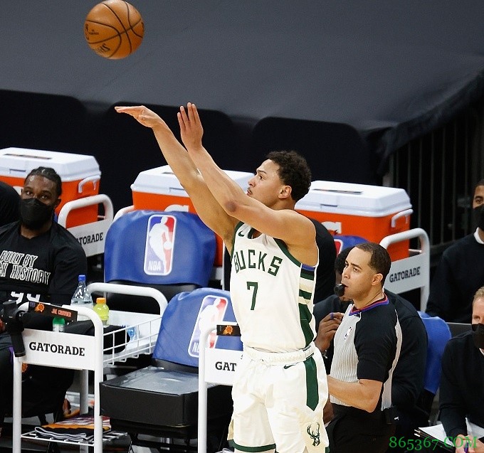 这谁顶得住！福布斯7分钟8投7中砍下19分