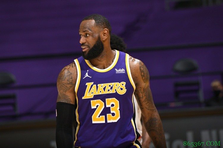 去年三月詹姆斯：应该让球队们直接对阵来决出季后赛名额