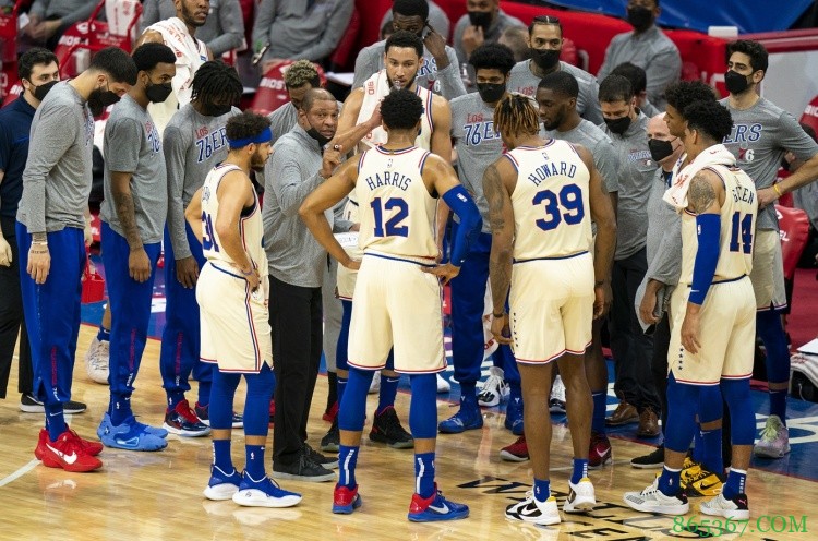 里弗斯：季后赛可能不会缩短轮换 对我们的替补阵容有信心