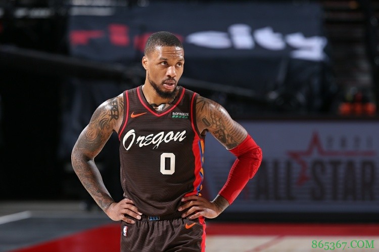 利拉德半场狂轰8记三分 追平NBA季后赛半场三分纪录