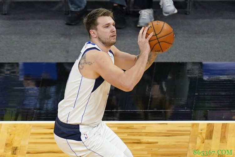 东契奇生涯首次半场20+10助 本赛季第三位半场20+5+10