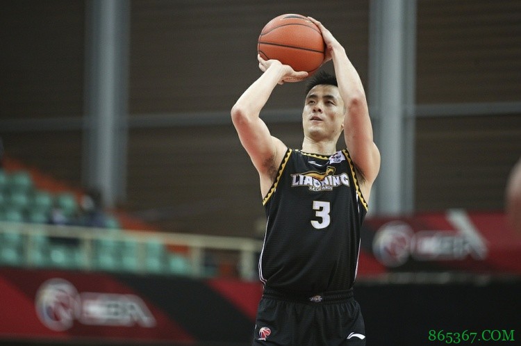 弗格：球迷们对赵继伟的指责很不公平 因为队内没有人打得很好