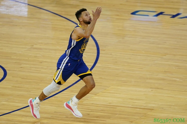 库里生涯第四次命中10+三分&10+罚球 平历史其余人总和