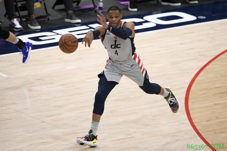 威少连续3场斩获15+助攻的三双 追平自己和大O保持的历史纪录