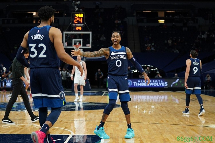 回归首发！拉塞尔全场贡献22分4篮板14助攻