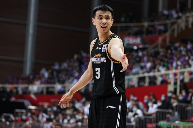 辽媒:辽宁大概率续约赵继伟 是否会给顶薪合同有待双方博弈