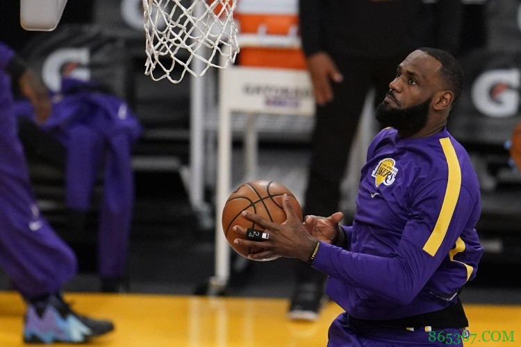 名记:詹姆斯拜访了医学专家 可能要等到球队训练后再复出