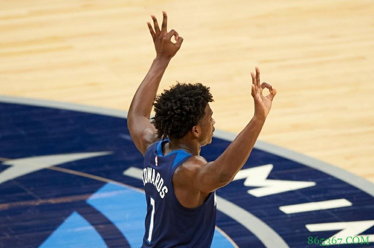 9中8！爱德华兹并列成为史上单场命中三分第二多的新秀