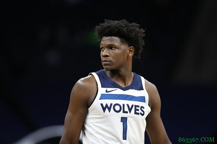 爱德华兹已斩获两次40+ 青少年球员中仅次于同期詹姆斯