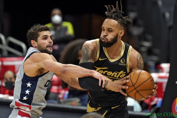 高效表现!内托全场贡献25分2板3助2断 三分线外7投5中