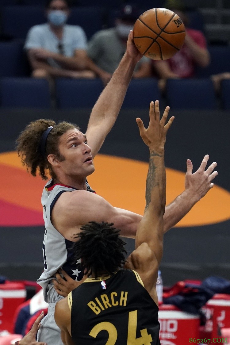 表现稳健！小洛佩兹全场24分7板 第4节&加时赛11罚10中