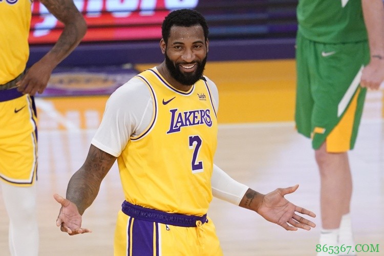 庄神:我和浓眉的化学反应越来越好 防守中我们相互依赖