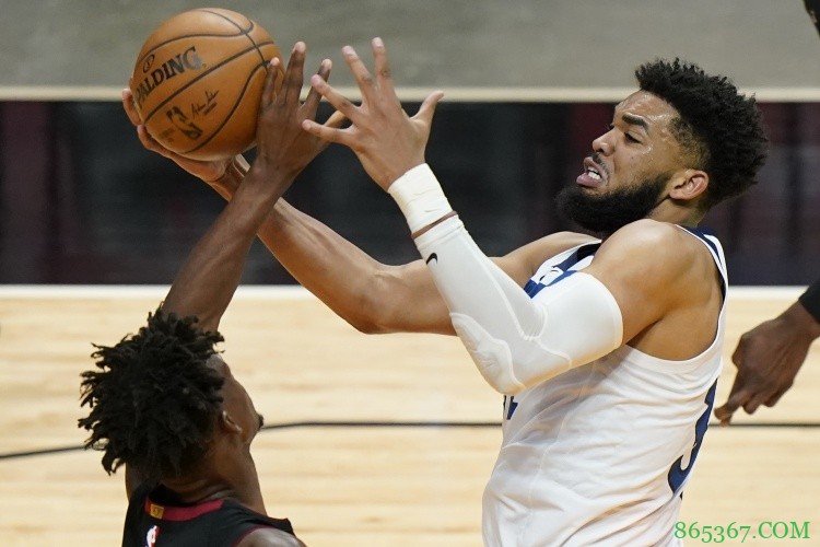 巴特勒喷唐斯:你就是个失败者 我已经揍过你一次了