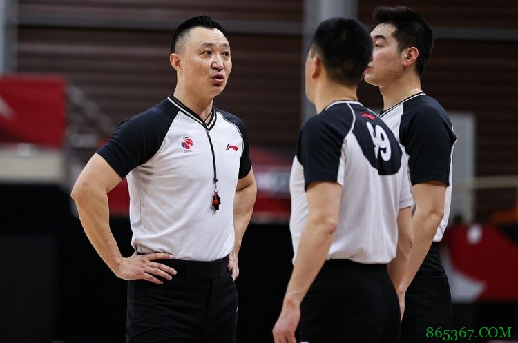 苏群:2020-21赛季CBA共出具执裁报告27份 正判率为91.7%