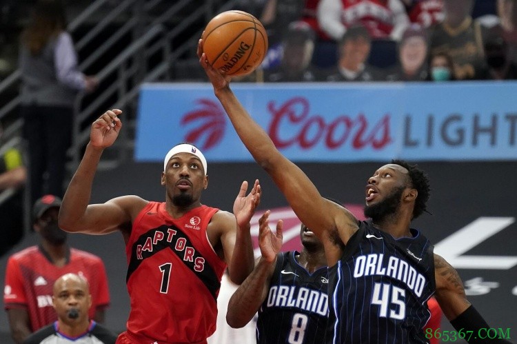 魔术官方:球队与内线球员邓台-霍尔签约至本赛季结束