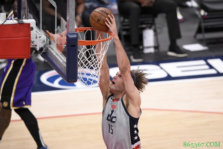 小洛佩兹:威少打球就像在棋盘上下棋 他一直坚持不懈