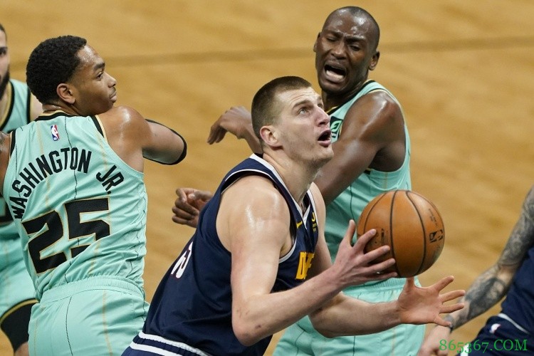 历史第三人！约基奇单赛季场均至少25分10篮板8助攻