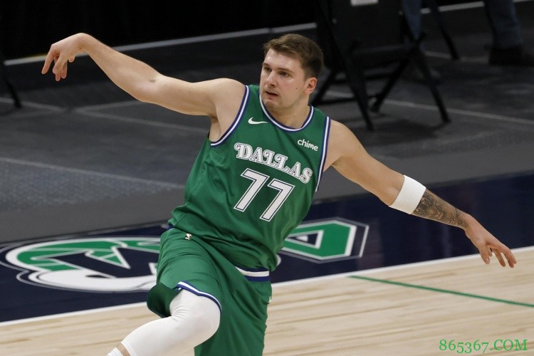 东契奇生涯前七场季后赛三次砍下三双 NBA历史首人