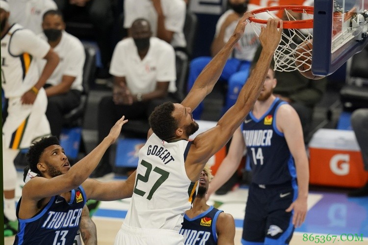 2亿神塔!戈贝尔拿下16分18篮板1助1断2帽 填满数据栏