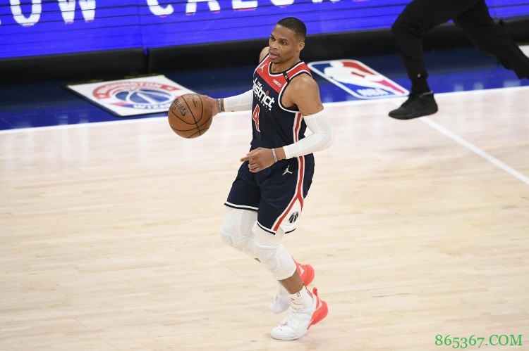 沃克：即便人们总是在质疑 但威少就是有史以来最棒的球员之一