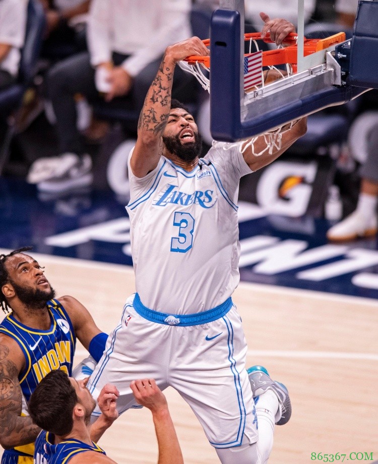 稳定发挥！戴维斯全场得到28分10板5助2断