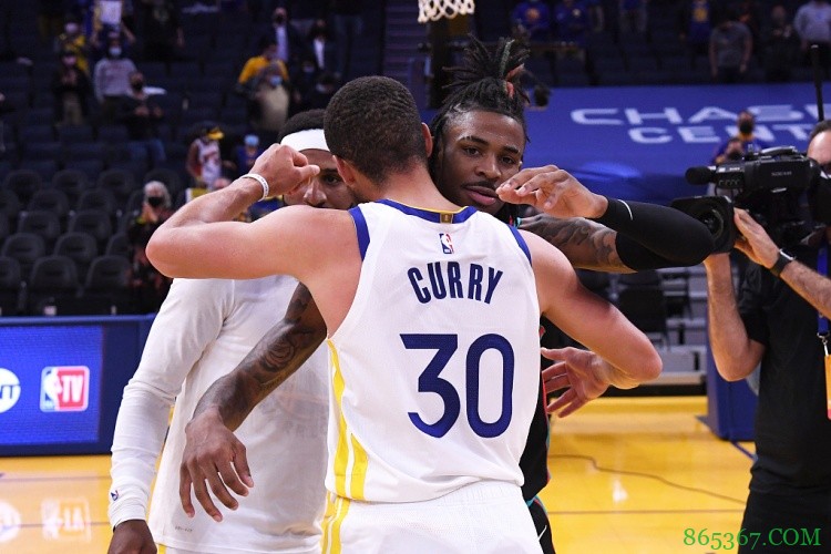 杨毅：正常看勇士应该能赢灰熊 但最大隐忧是只有8人轮换