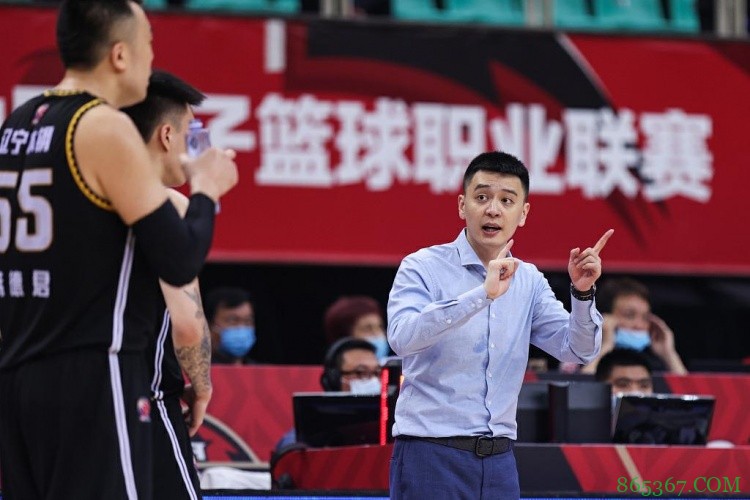 辽篮总经理：俱乐部对杨鸣完全信任和支持 他将继续执教球队