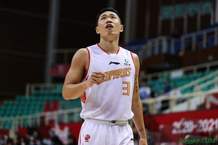 李群:中国篮球选材偏高大化 培养后卫最重要的是球商和训练水平