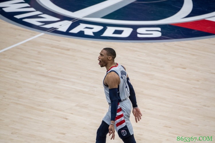 奇才记者：威少右脚踝受伤 G3出战成疑