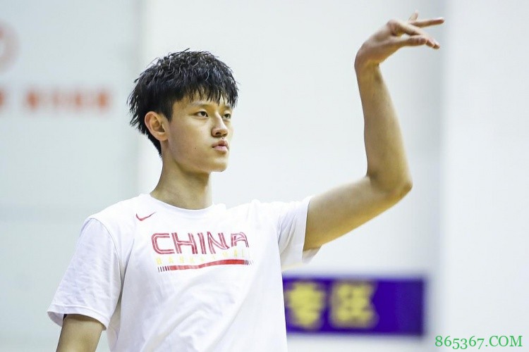 选秀专家:曾凡博和发展联盟点燃队的签约尚未正式完成