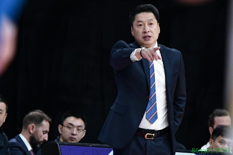 沪媒：上海久事看重李春江两大方面 希望他能快速带队成长