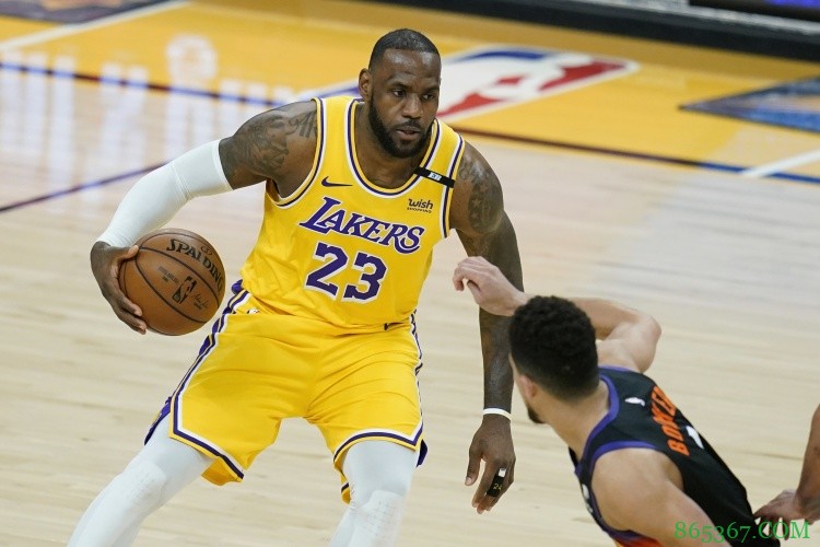 詹姆斯:中场休息我做了一些心理调节 将全天候努力以克服脚踝伤