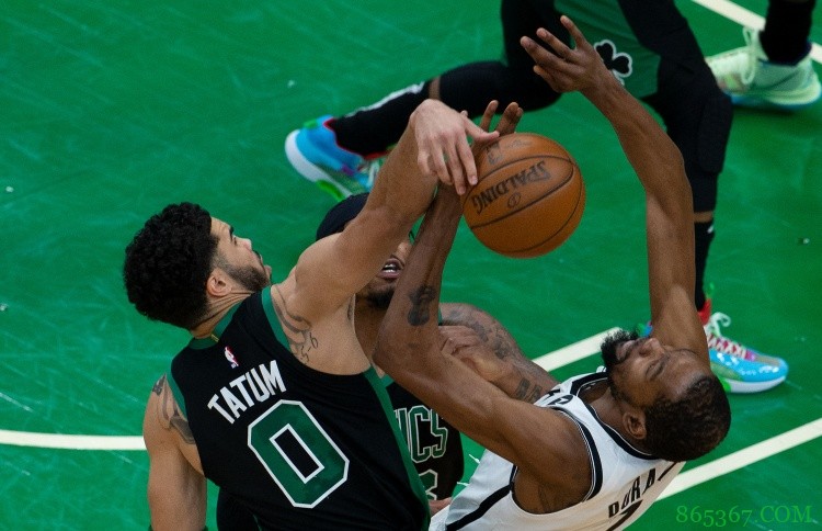 破釜沉舟！塔图姆上半场15中8砍下21分5篮板