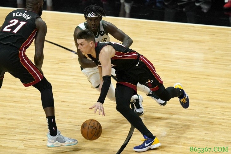 准星缺失！希罗今年季后赛场均9.2分 投篮命中率仅31.6%