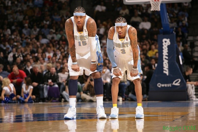 艾弗森晒照祝安东尼生日快乐 甜瓜回复：爱你