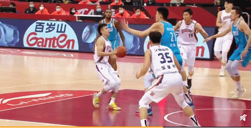 区俊炫：新秀赛季给自己打60分 选秀试训广东被阿日打爆是假新闻