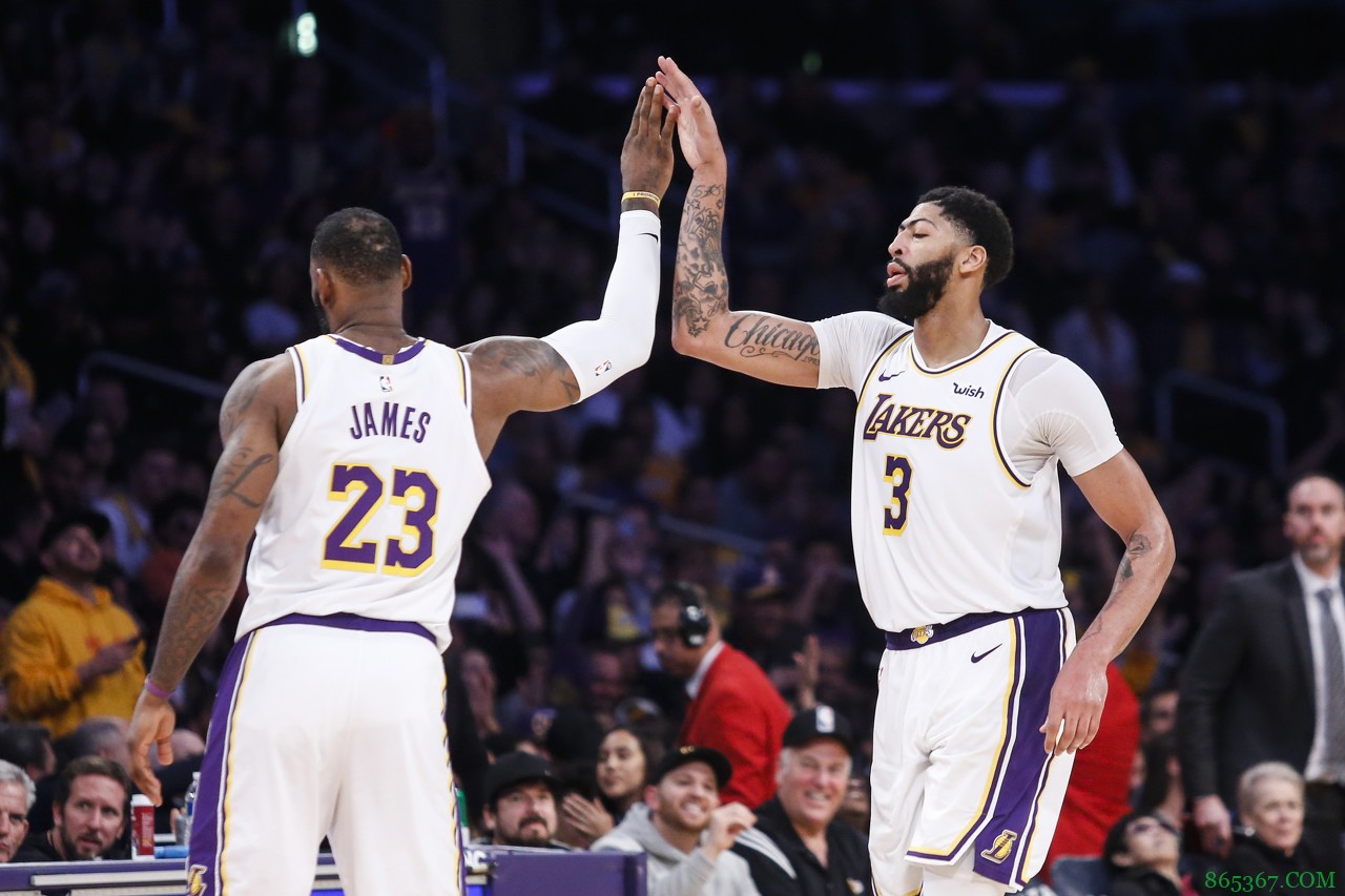 久违了!湖人时隔9年再次在斯台普斯赢下季后赛