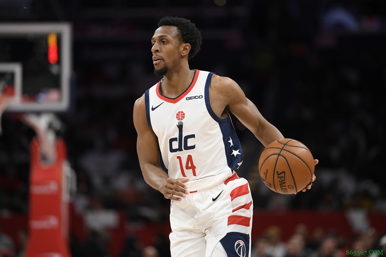 伊斯梅尔-史密斯:赛季初段我打得很糟糕 除了努力别无选择