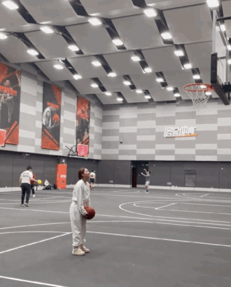 ?网曝曾凡博牵手说唱歌手阿达娃 后者比小曾大4岁