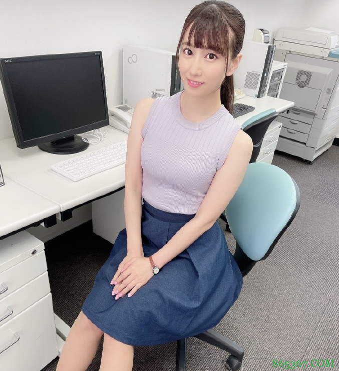 初川南MIDE-918 女主管把同事拉到会议室做刺激运动
