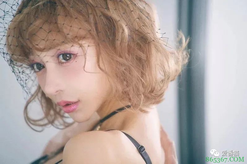 业界女神私底聊什么话题 整容是她们共同话题