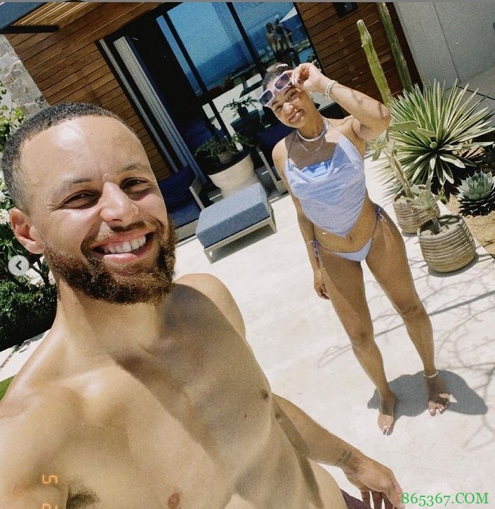 库里社媒晒与夫人享受假日组图:每件事都是最好的安排